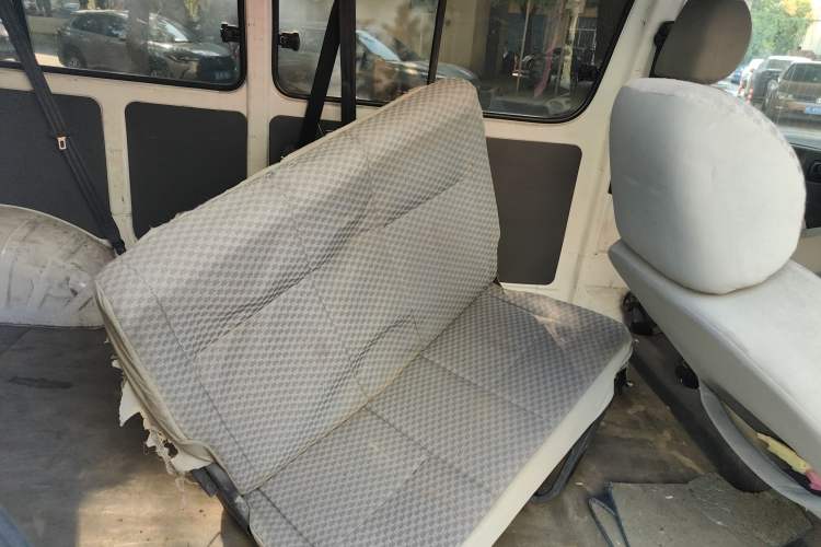 Used Jinbei Express 2017 2.0L Standard Version V19 Interior 4
