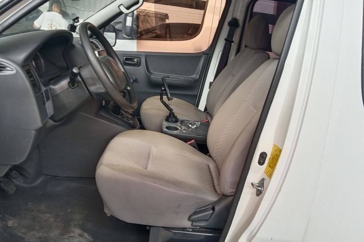 Used Jinbei Express 2017 2.0L Standard Version V19 Interior 5