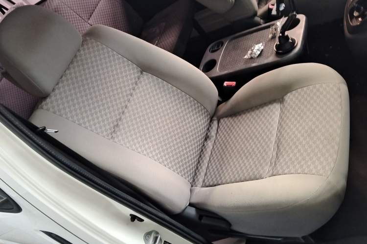 Used Jinbei Express 2017 2.0L Standard Version V19 Interior 7