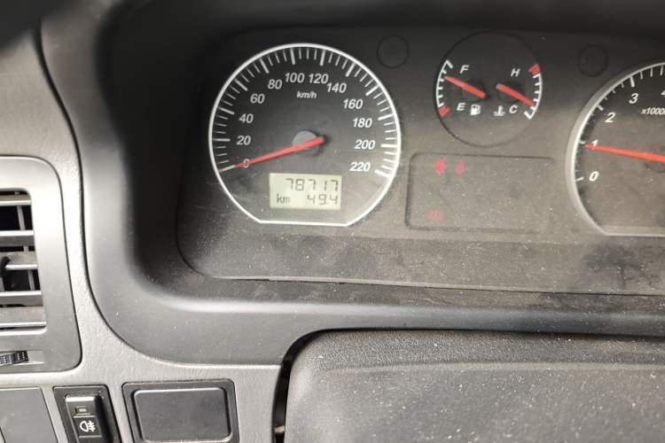 Used Jinbei Express 2017 2.0L Comfort Version V19 Odometer Close Up