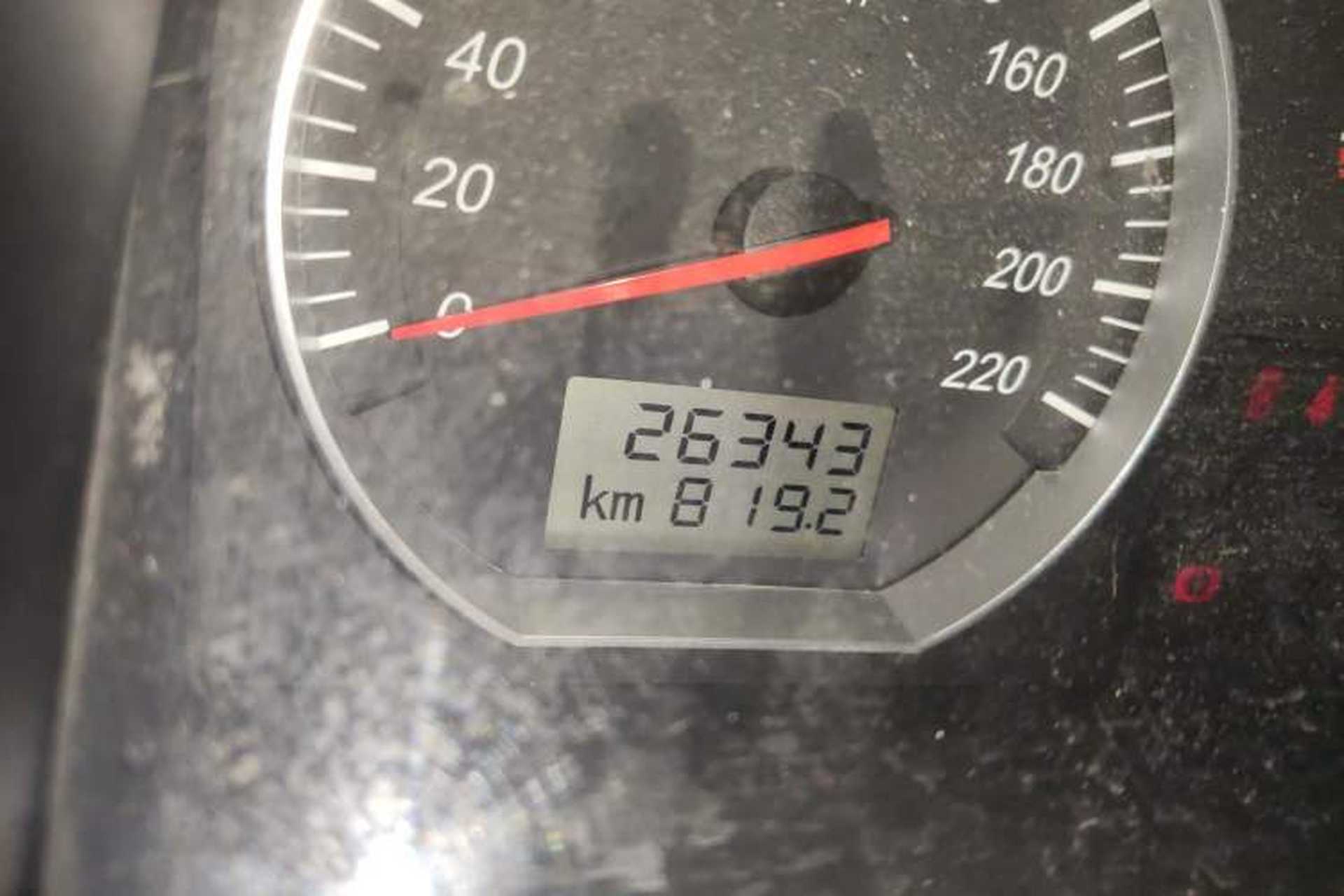 Used Jinbei Express 2017 2.0L Standard Version V19 Odometer Close Up