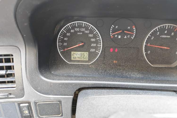 Used Jinbei Express 2017 2.0L Standard Version V19 Odometer Close Up