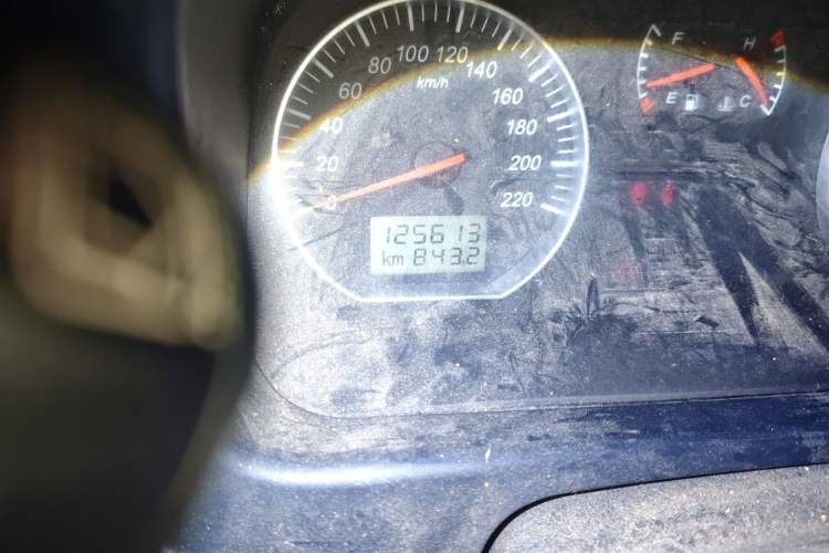 Used Jinbei Express 2017 2.0L Standard Version V19 Odometer Close Up