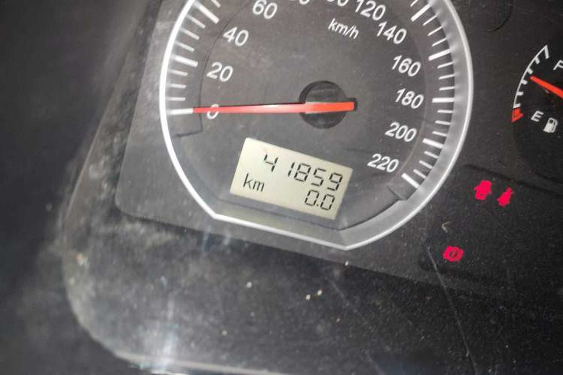 Used Jinbei Express 2017 2.0L Standard Version V19 Odometer Close Up