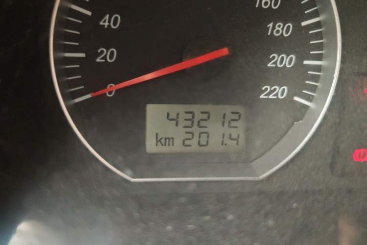 Used Jinbei Express 2017 2.0L Standard Version V19 Odometer Close Up