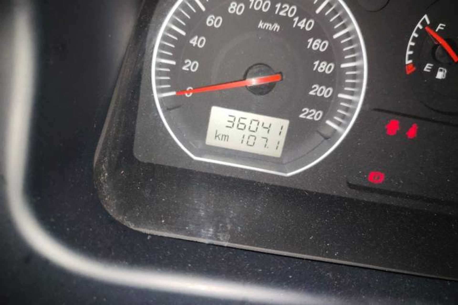 Used Jinbei Express 2017 2.0L Comfort Version V19 Odometer Close Up