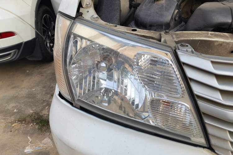 Used Jinbei Express 2017 2.0L Standard Version V19 Right Front Headlight
