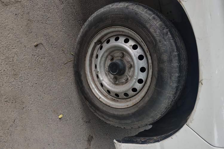 Used Jinbei Express 2017 2.0L Standard Version V19 Right Front Wheel Hub