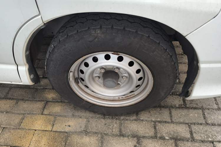 Used Jinbei Express 2017 2.0L Comfort Version V19 Right Front Wheel Hub