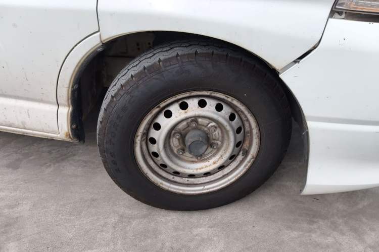 Used Jinbei Express 2017 2.0L Standard Version V19 Right Front Wheel Hub