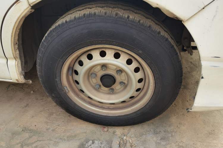 Used Jinbei Express 2017 2.0L Standard Version V19 Right Front Wheel Hub