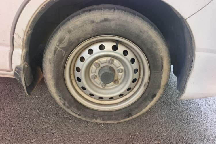 Used Jinbei Express 2017 2.0L Standard Version V19 Right Front Wheel Hub