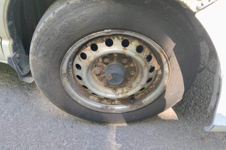 Used Jinbei Express 2017 2.0L Comfort Version V19 Right Front Wheel Hub