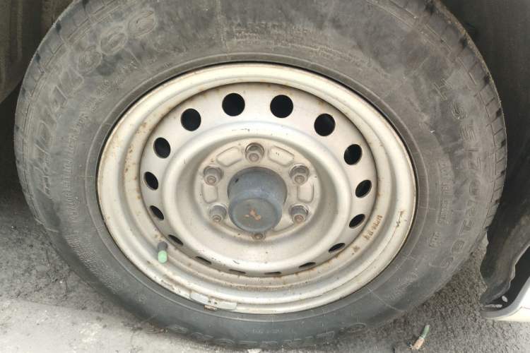 Used Jinbei Express 2017 2.0L Standard Version V19 Right Front Wheel Hub
