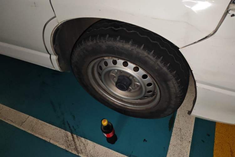 Used Jinbei Express 2017 2.0L Standard Version V19 Right Front Wheel Hub