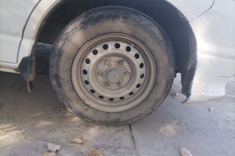 Used Jinbei Express 2017 2.0L Standard Version V19 Right Front Wheel Hub