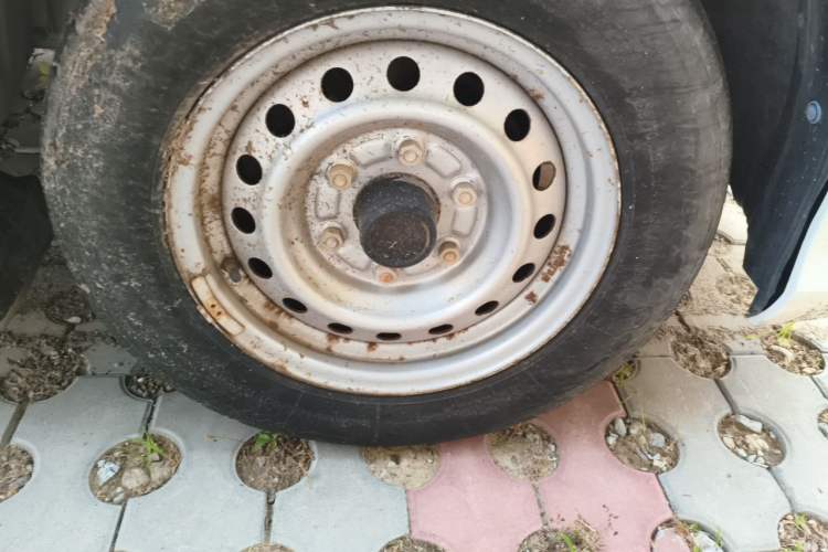 Used Jinbei Express 2017 2.0L Comfort Version V19 Right Front Wheel Hub