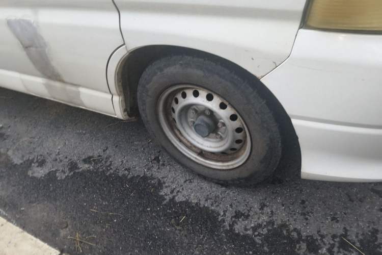 Used Jinbei Express 2017 2.0L Standard Version V19 Right Front Wheel Hub