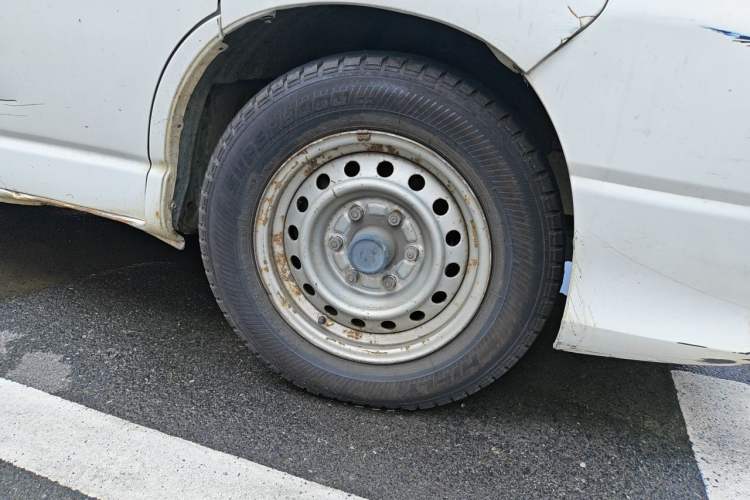 Used Jinbei Express 2017 2.0L Standard Version V19 Right Front Wheel Hub