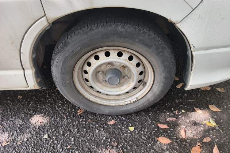 Used Jinbei Express 2017 2.0L Standard Version V19 Right Front Wheel Hub