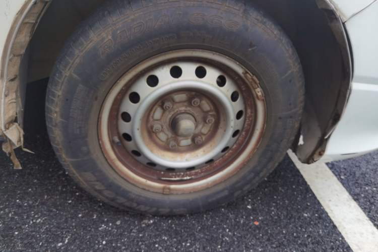 Used Jinbei Express 2017 2.0L Standard Version V19 Right Front Wheel Hub