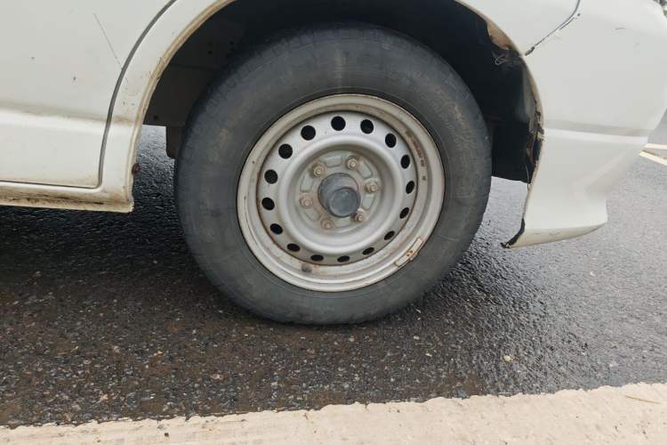 Used Jinbei Express 2017 2.0L Standard Version V19 Right Front Wheel Hub