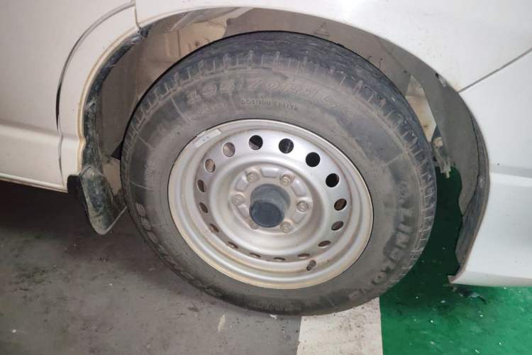 Used Jinbei Express 2017 2.0L Comfort Version V19 Right Front Wheel Hub