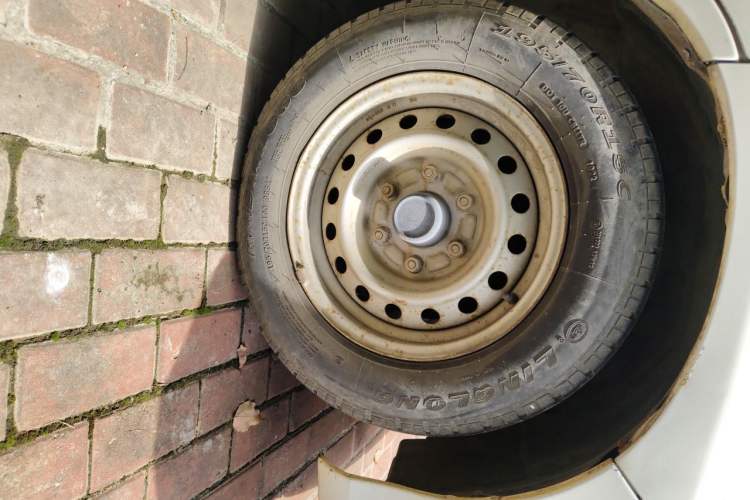Used Jinbei Express 2017 2.0L Standard Version V19 Right Front Wheel Hub