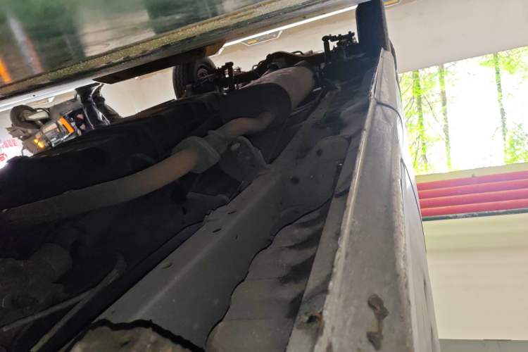 Used Jinbei Express 2017 2.0L Standard Version V19 Chassis Front Right