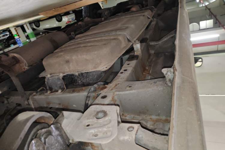 Used Jinbei Express 2017 2.0L Standard Version V19 Chassis Rear Left