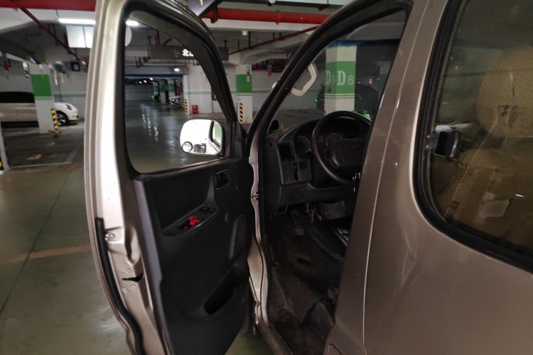 Used Jinbei Express 2017 2.0L Standard Version V19 Driver Seat