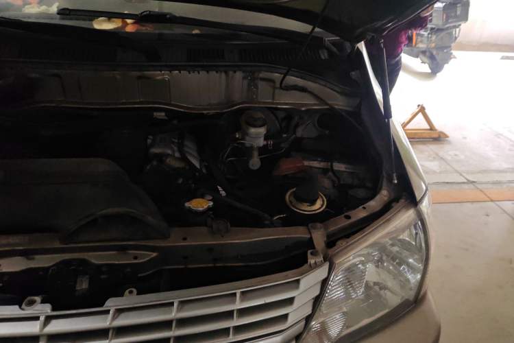 Used Jinbei Express 2017 2.0L Standard Version V19 Engine Bay Left