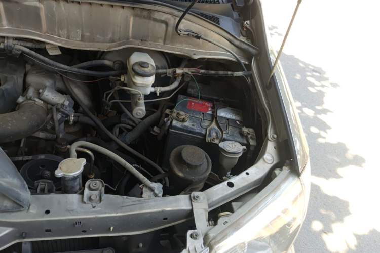 Used Jinbei Express 2017 2.0L Standard Version V19 Engine Bay Left