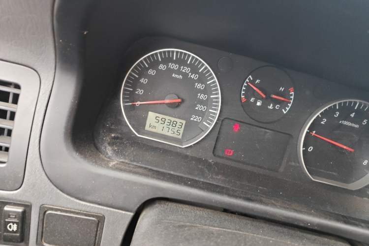 Used Jinbei Express 2017 2.0L Comfort Version V19 Odometer Close Up