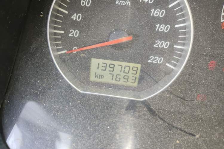 Used Jinbei Express 2017 2.0L Standard Version V19 Odometer Close Up