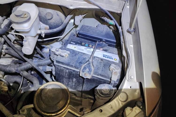 Used Jinbei Express 2018 2.0L Standard Version V19 Engine Bay Left
