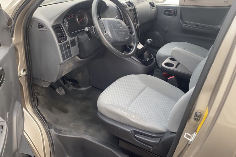 Used Jinbei Express 2018 2.0L Standard Version V19 Interior 1