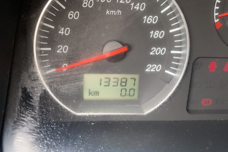 Used Jinbei Express 2018 2.0L Standard Version V19 Odometer Close Up