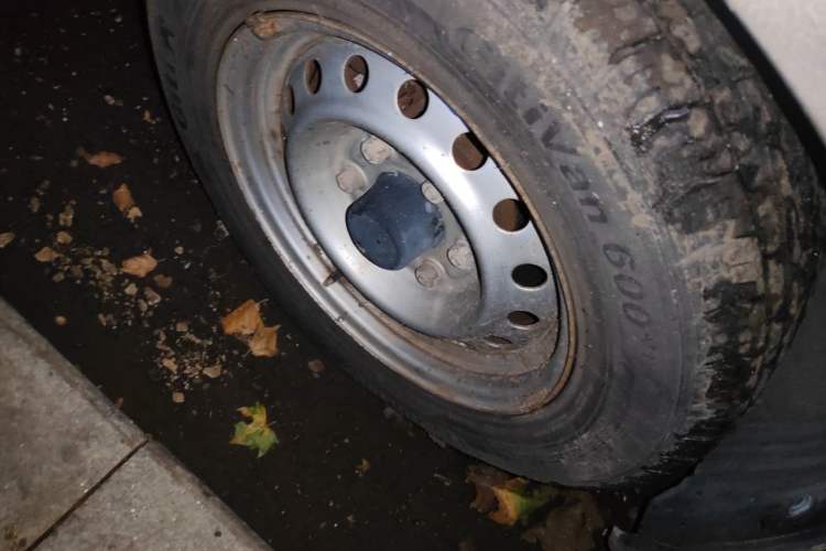Used Jinbei Express 2018 2.0L Standard Version V19 Right Front Wheel Hub