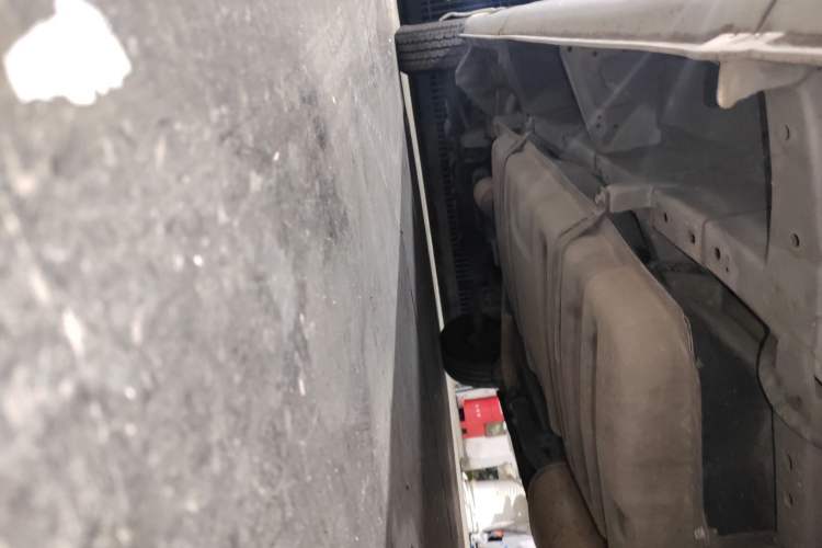 Used Jinbei Express 2018 2.0L Standard Version V19 Chassis Rear Left