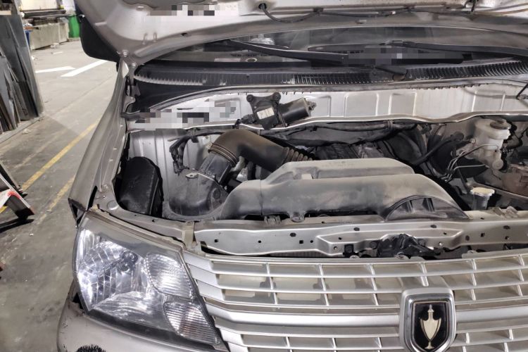 Used Jinbei Express 2018 2.0L Standard Version V19 Engine Bay Right
