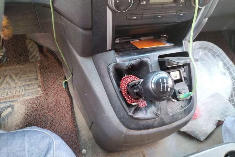 Used Jinbei Express 2018 2.0L Standard Version V19 Gear Lever