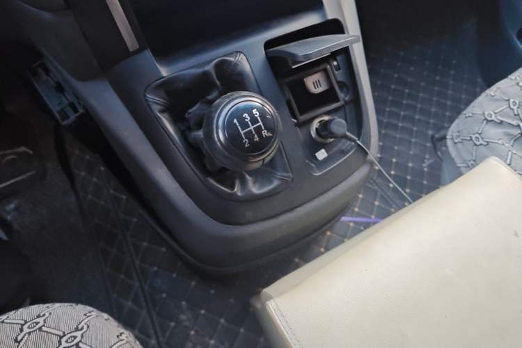 Used Jinbei Express 2018 2.0L Standard Version V19 Gear Lever