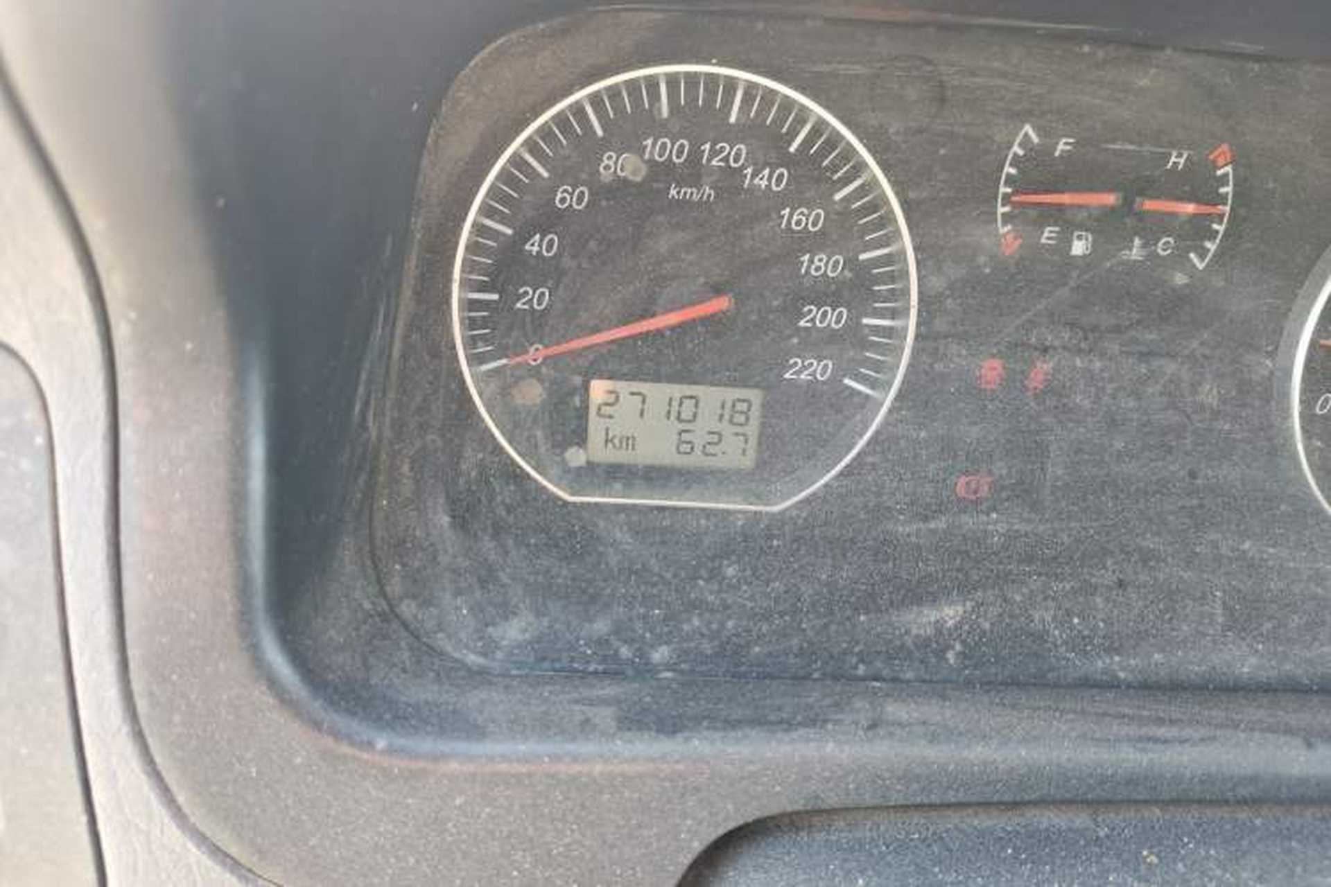 Used Jinbei Express 2018 2.0L Standard Version V19 Odometer Close Up