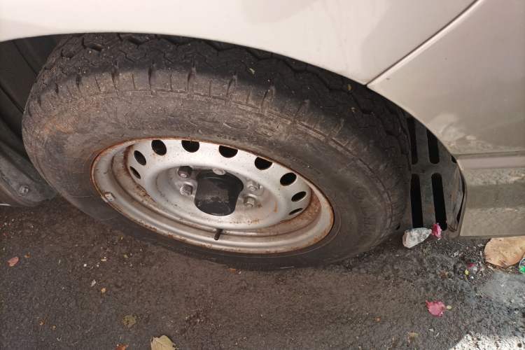 Used Jinbei Express 2018 2.0L Standard Version V19 Right Front Wheel Hub