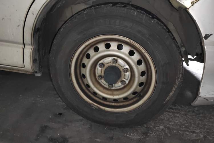 Used Jinbei Express 2018 2.0L Standard Version V19 Right Front Wheel Hub