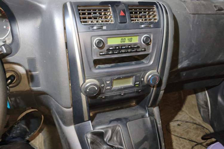 Used Jinbei Express 2018 2.0L Standard Version V19 Audio And AC Panel