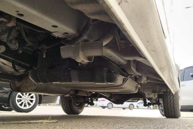 Used Jinbei Express 2018 2.0L Standard Version V19 Chassis Front Left
