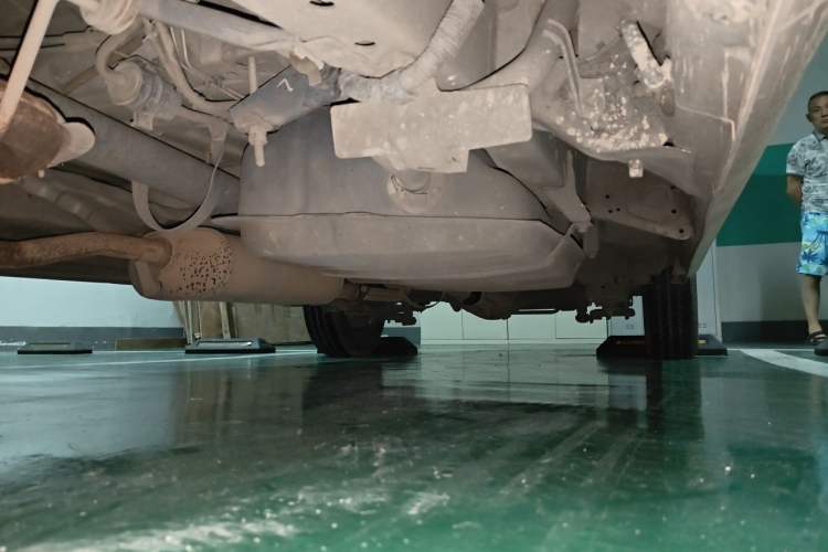 Used Jinbei Express 2018 2.0L Standard Version V19 Chassis Front Left