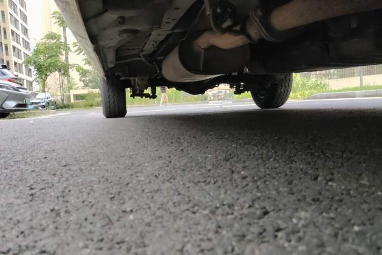 Used Jinbei Express 2018 2.0L Standard Version V19 Chassis Front Right